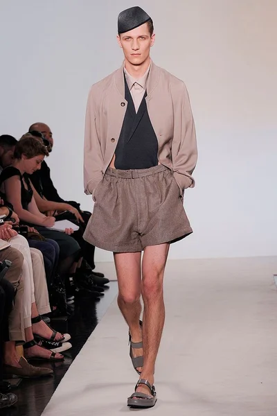Look 11